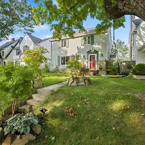  Holiday home Charming 3 Bedroom House In A Quiet Neighborhood United States